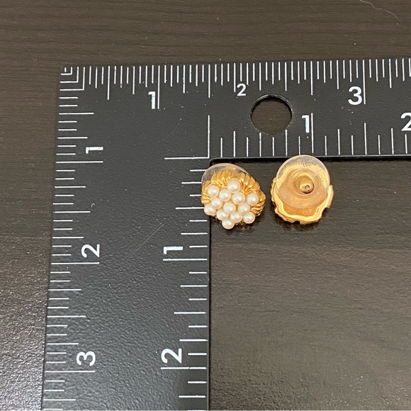 Vintage MONET Signed Faux Pearl Gold-tone Post Earrings - Picture 9 of 13